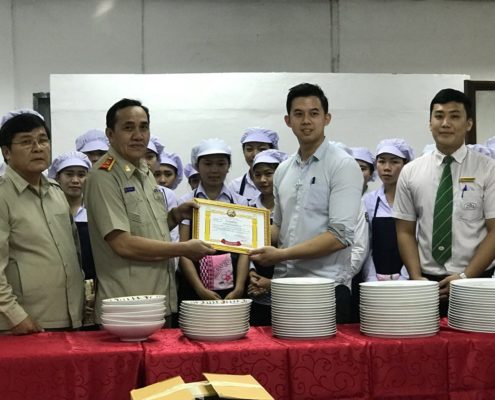 EFG Laos donated 500 The Pizza Company Plates to Paphasak Technical College’s Department of Hospitality